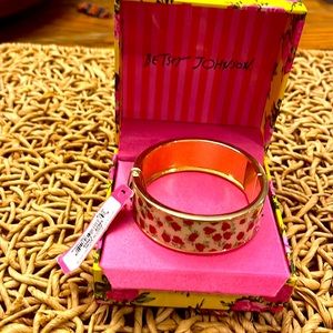 Betsy Johnson - rose design bangle